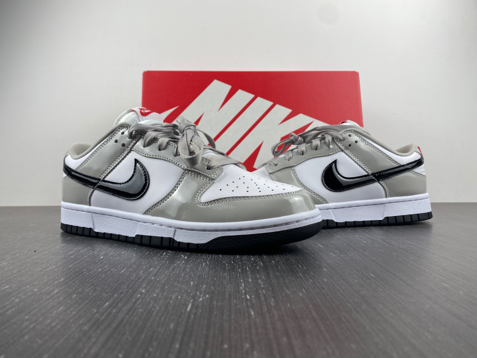 NIKE WMNS DUNK LOW