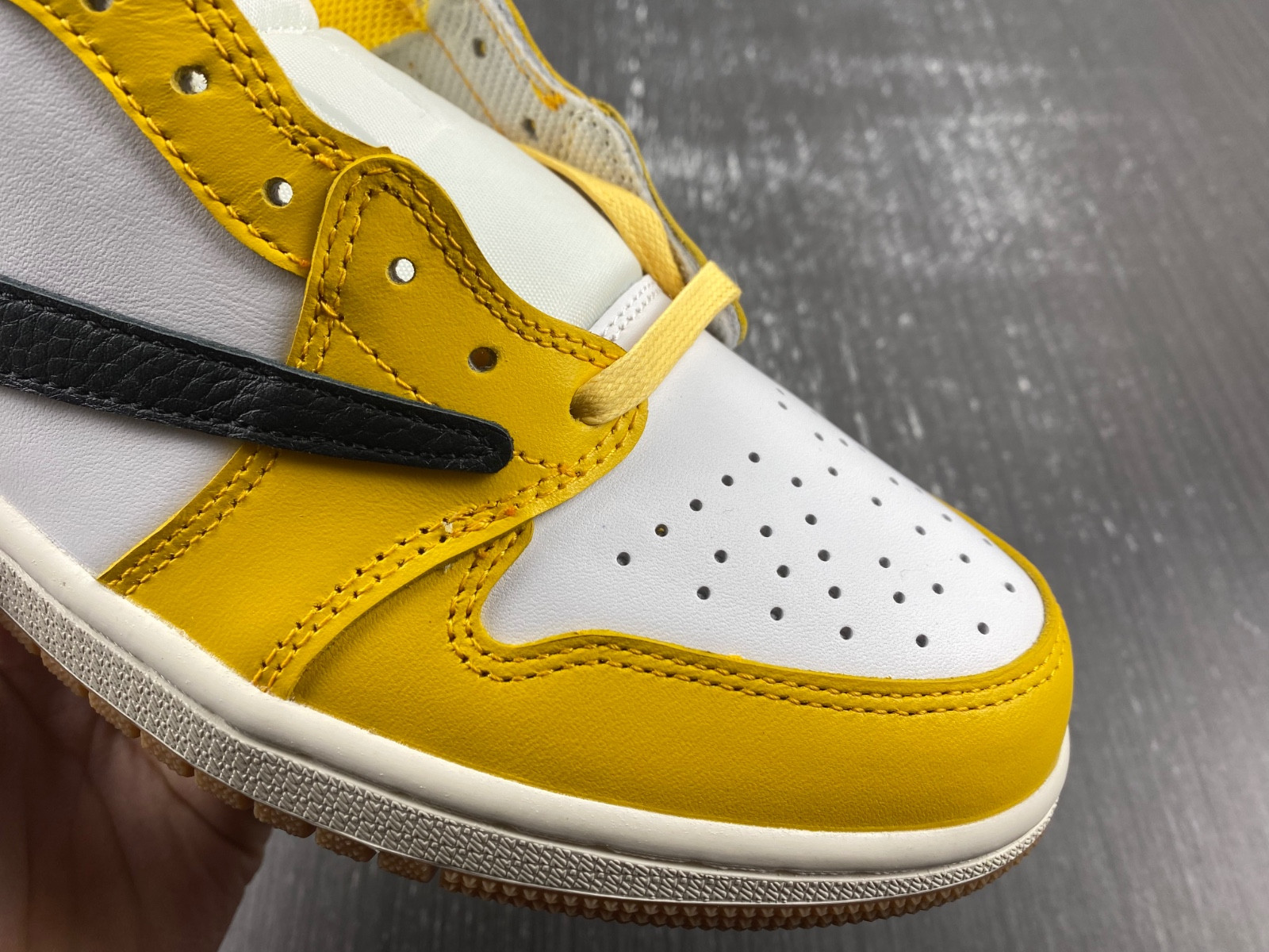 TRAVIS SCOTT X AIR JORDAN 1 LOW OG
