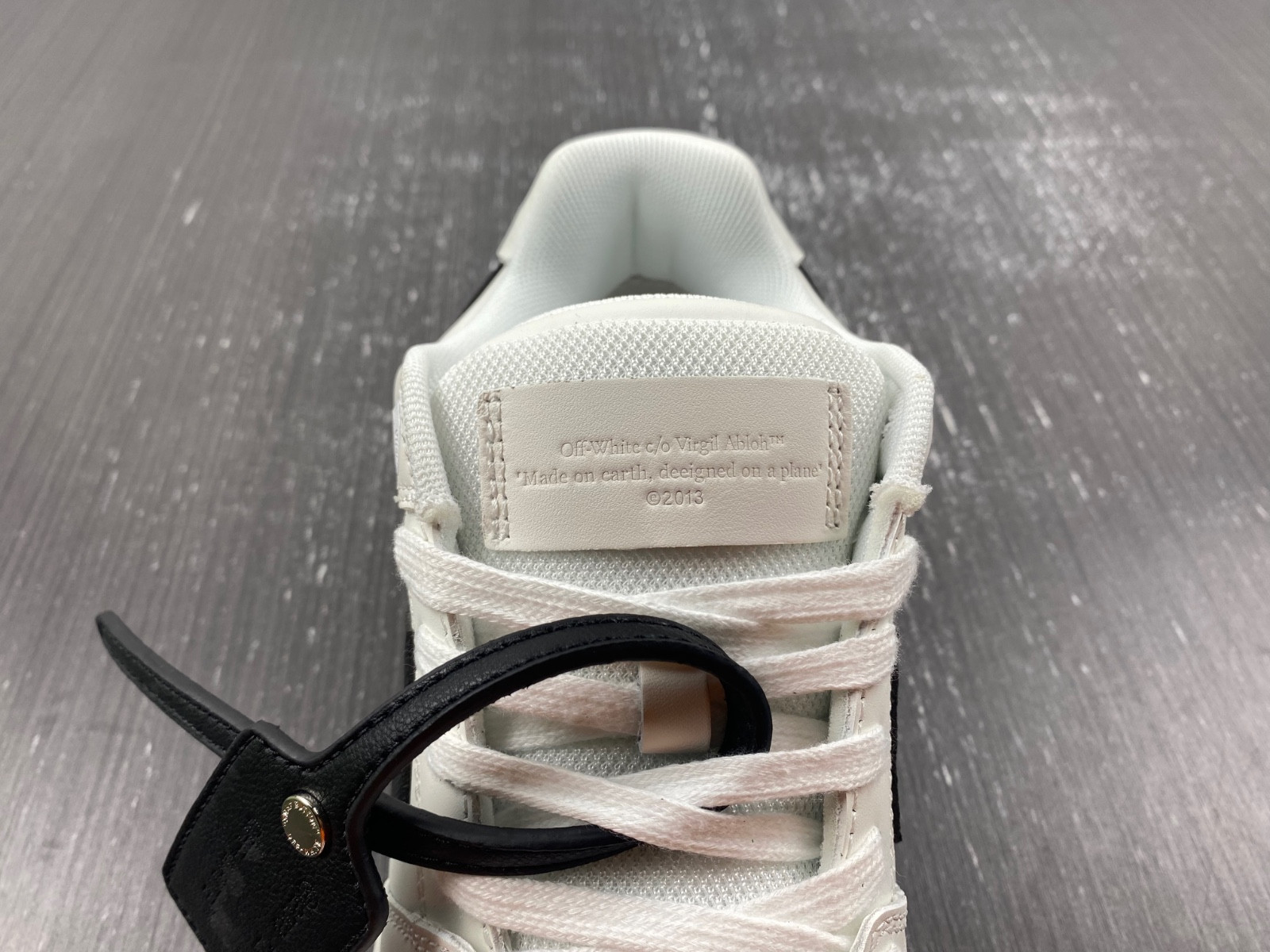 OF™ C/O VIRGIL ABLOH OUT OF OFFICE LOW-TOP LEATHER SNEAKERS ‘OOO“