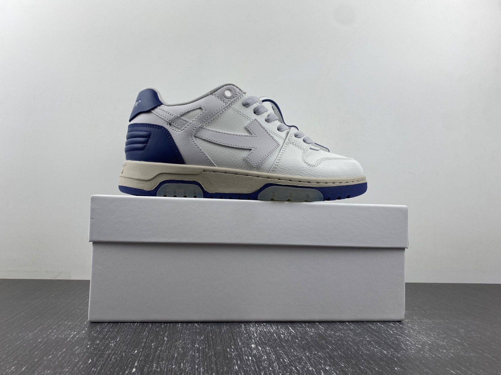 OF™ C/O VIRGIL ABLOH OUT OF OFFICE LOW-TOP LEATHER SNEAKERS ‘OOO“