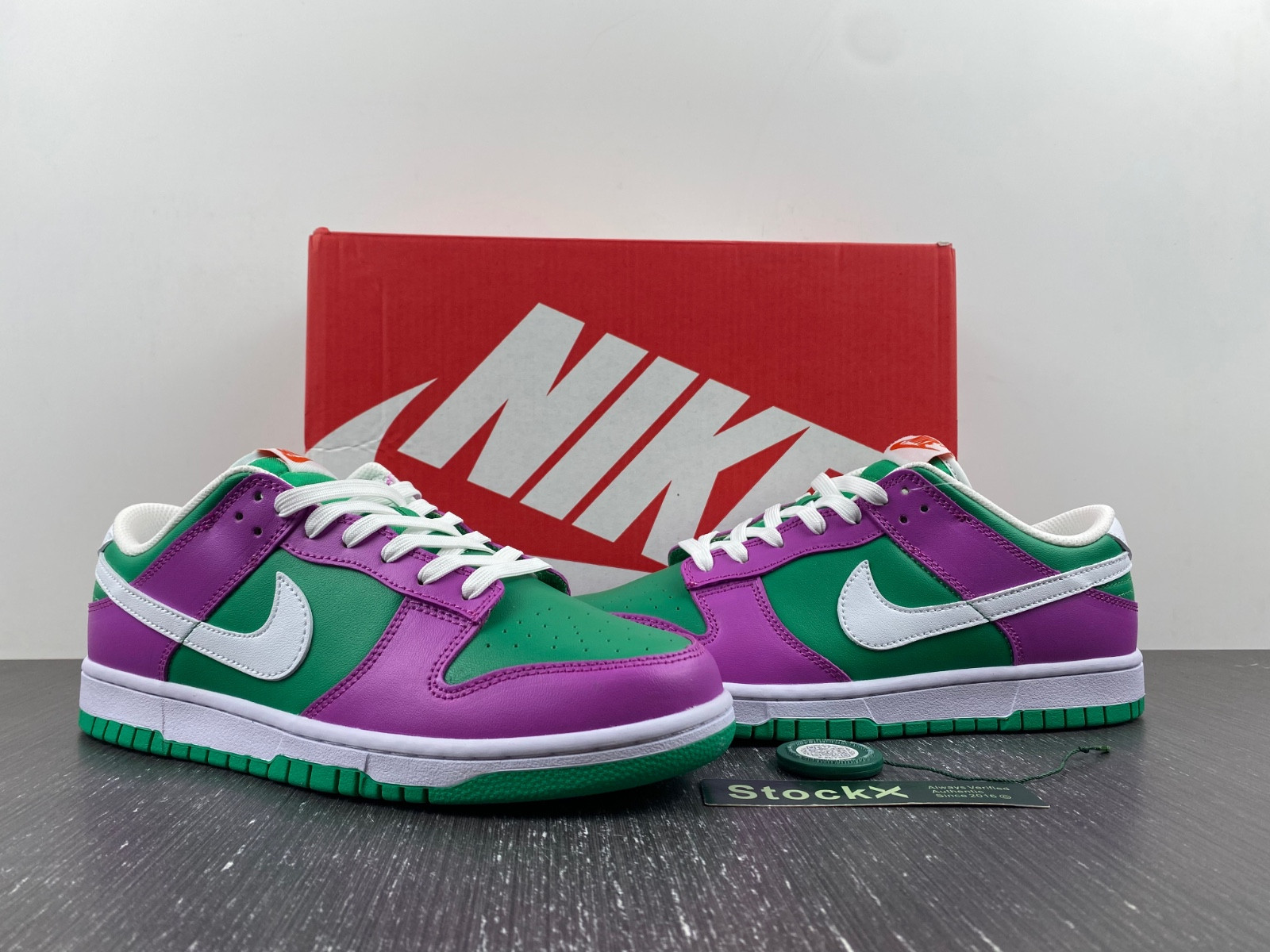 Nike WMNS DUNK LOW