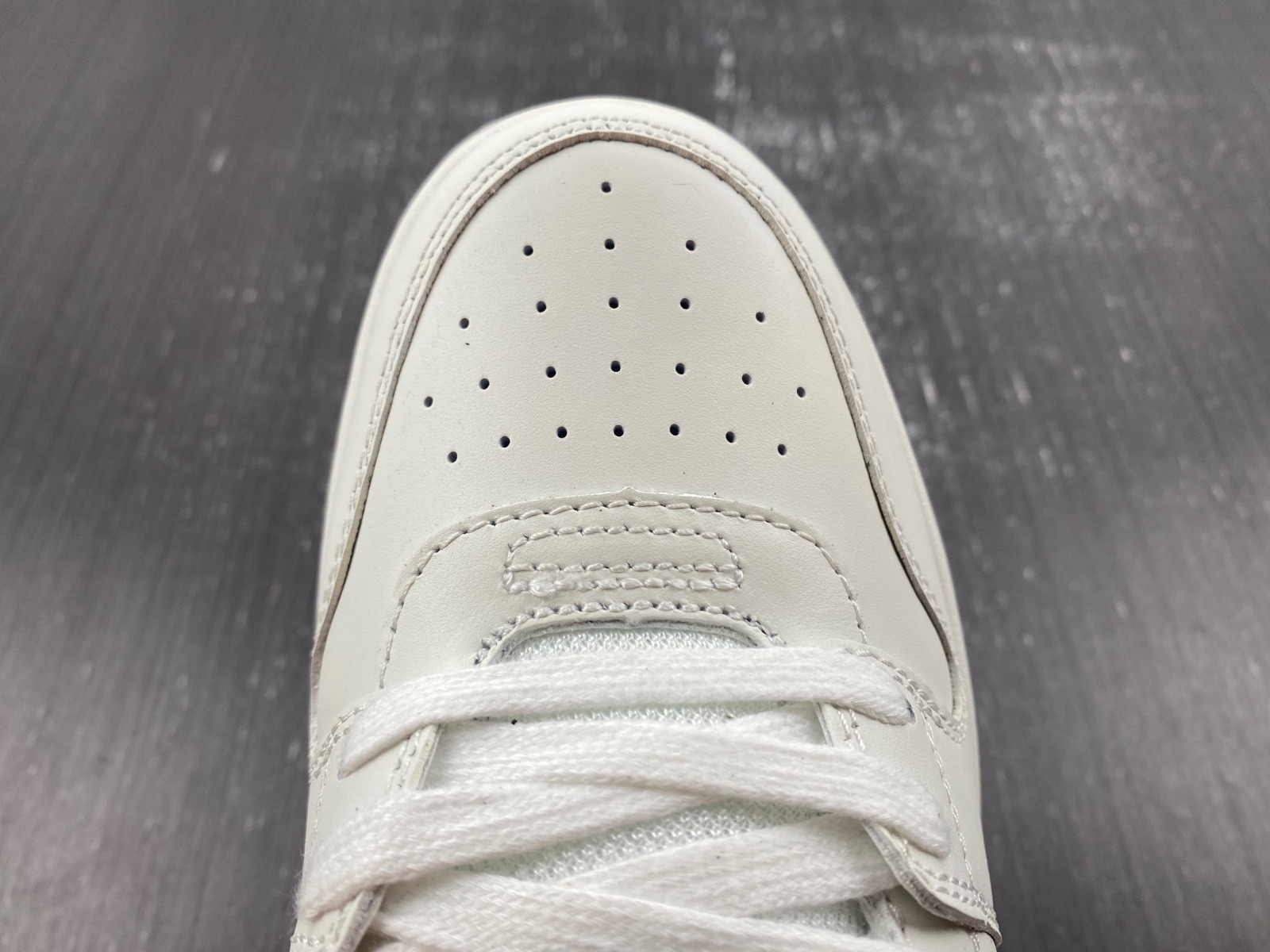 OF™ C/O VIRGIL ABLOH OUT OF OFFICE LOW-TOP LEATHER SNEAKERS ‘OOO“