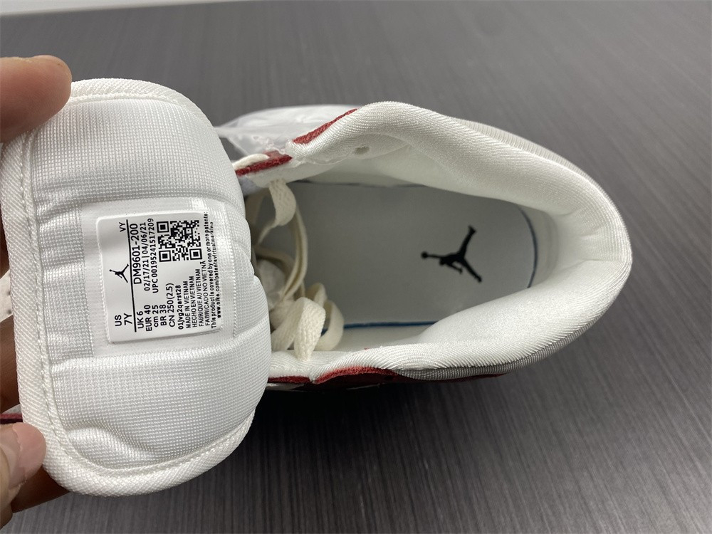 WMNS AIR JORDAN 1 MID