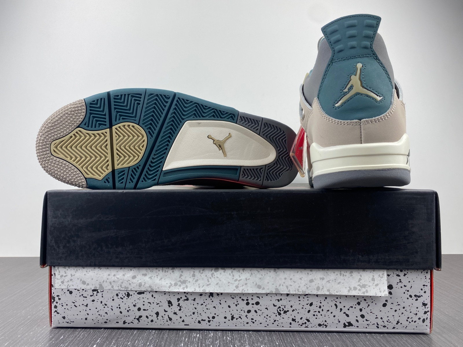 Air Jordan 4 Retro