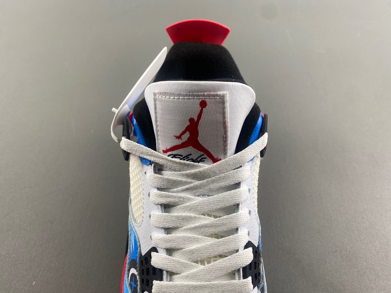 AIR JORDAN 4