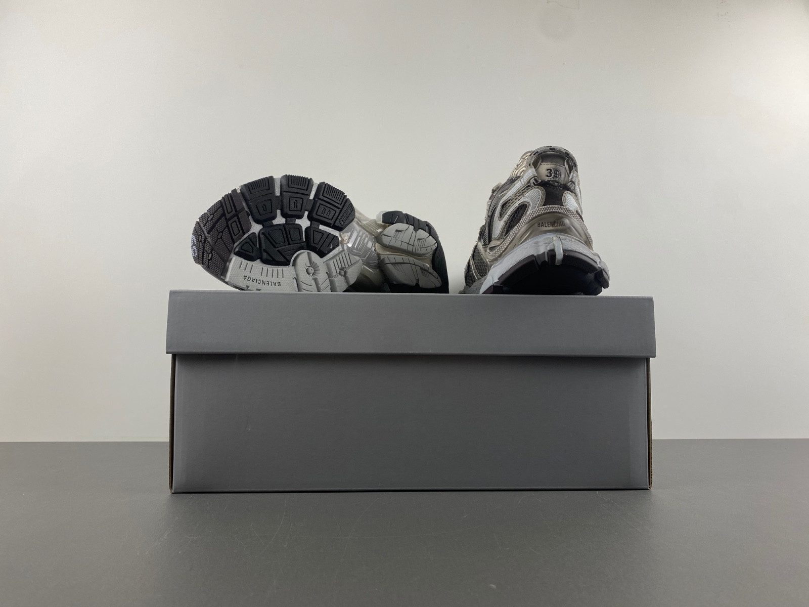 Ba*len*cia*ga runner sneaker