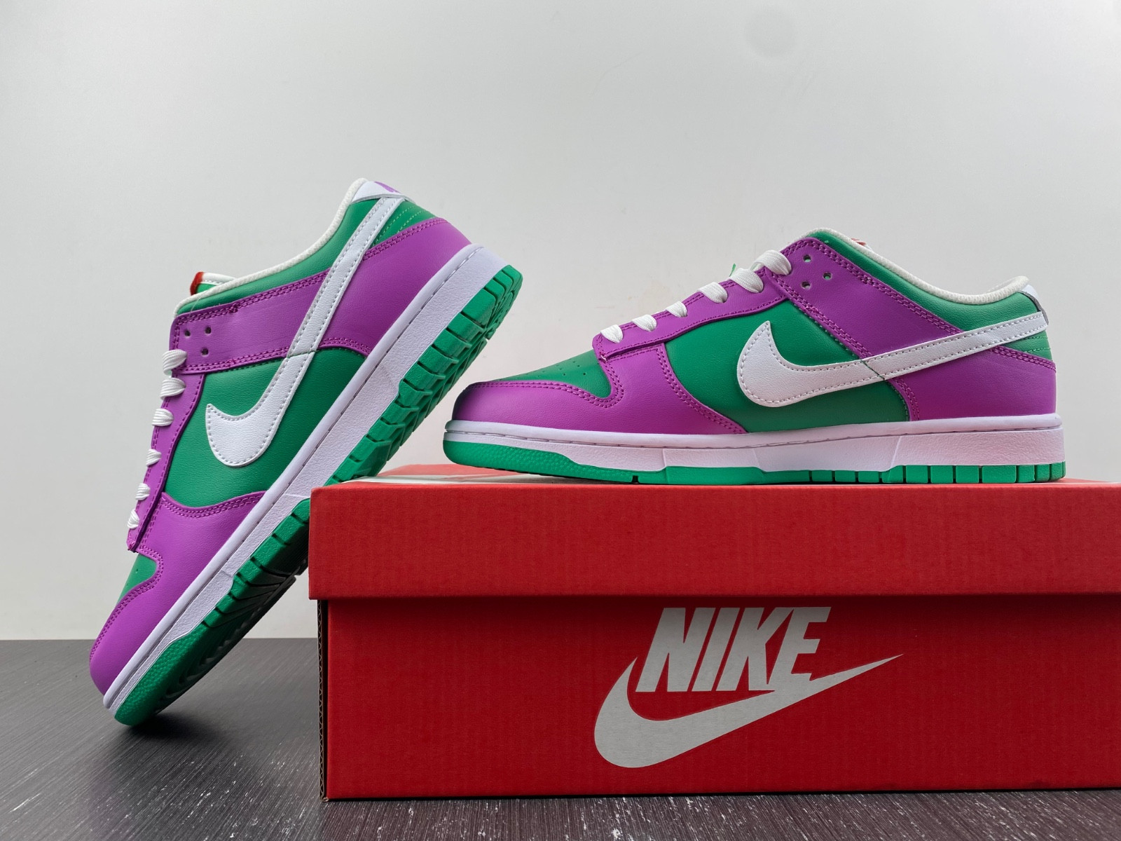 Nike WMNS DUNK LOW