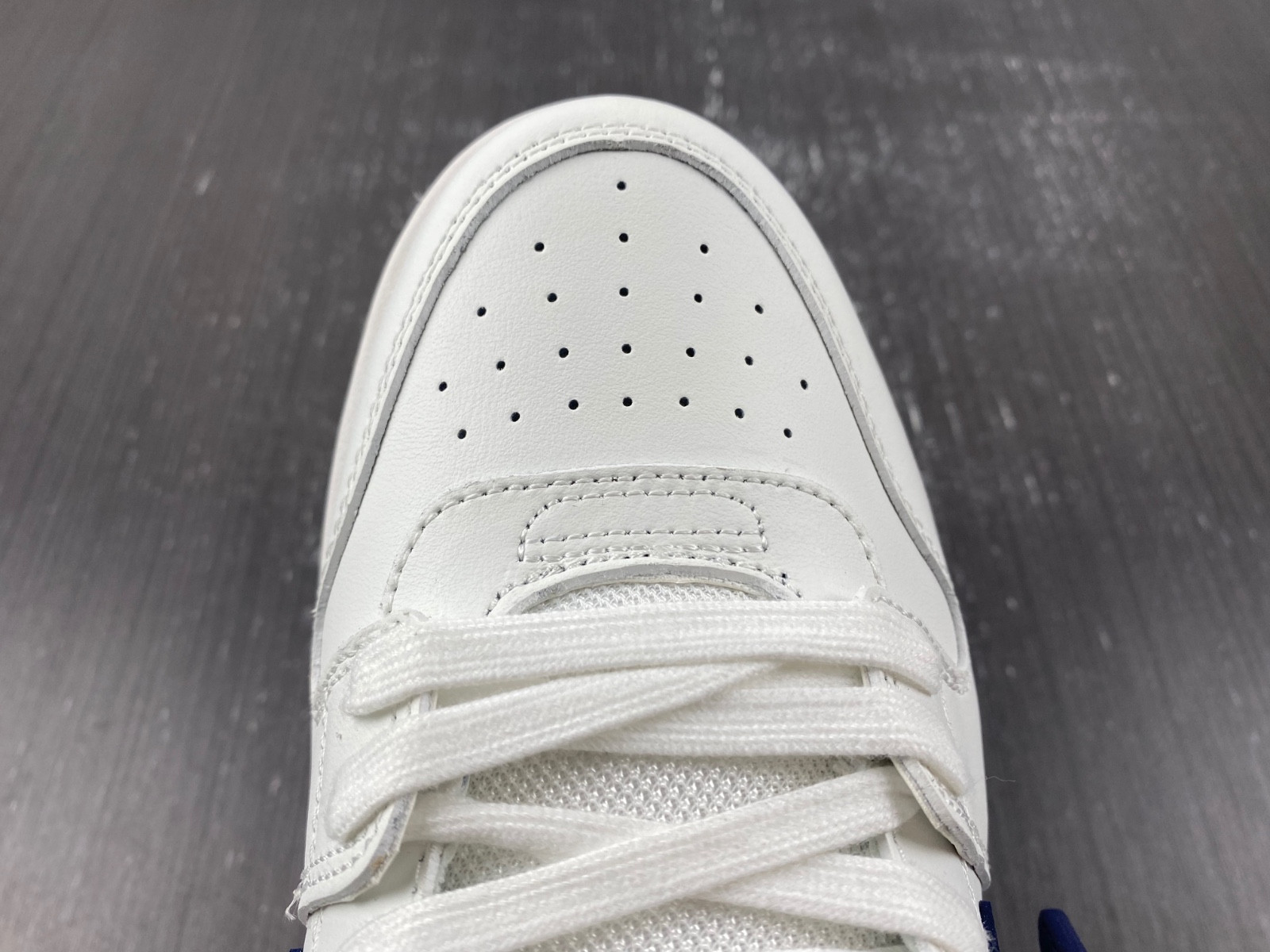 OF™ C/O VIRGIL ABLOH OUT OF OFFICE LOW-TOP LEATHER SNEAKERS ‘OOO“