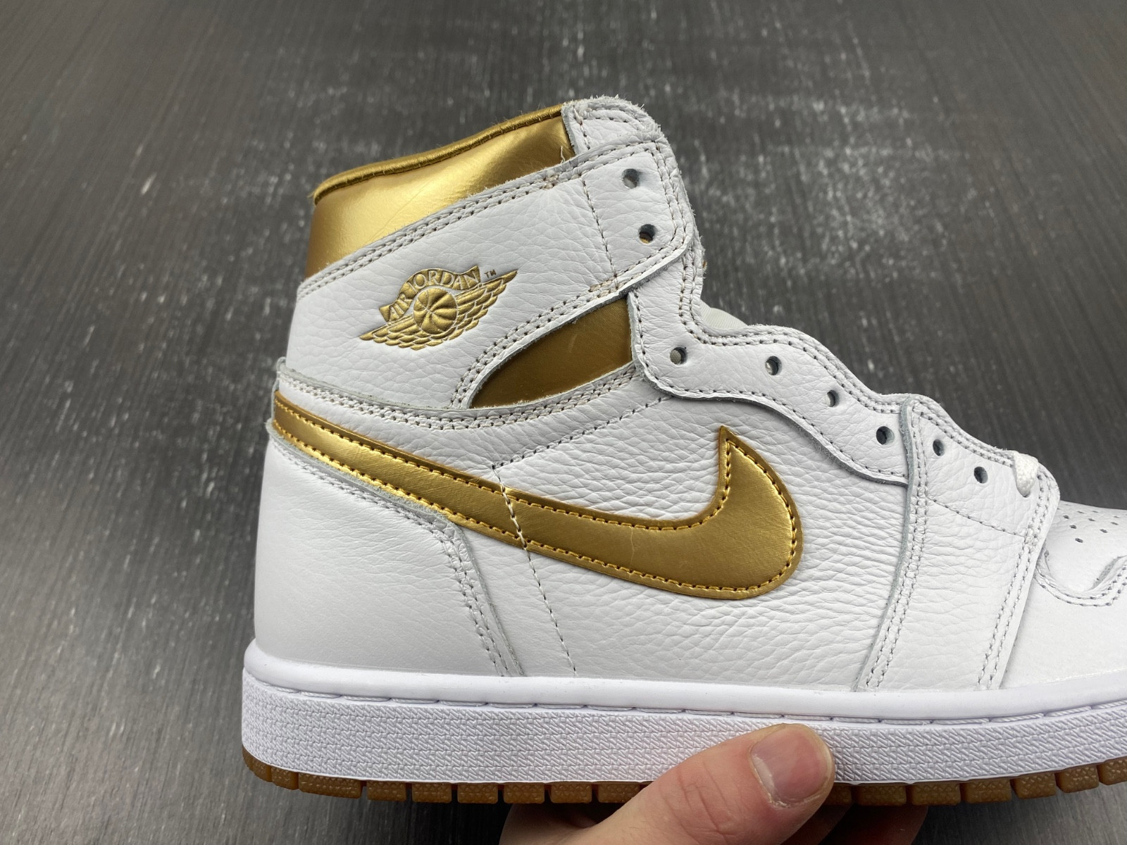 Air Jordan 1 High OG WMNS Metallic Gold FD2596-107