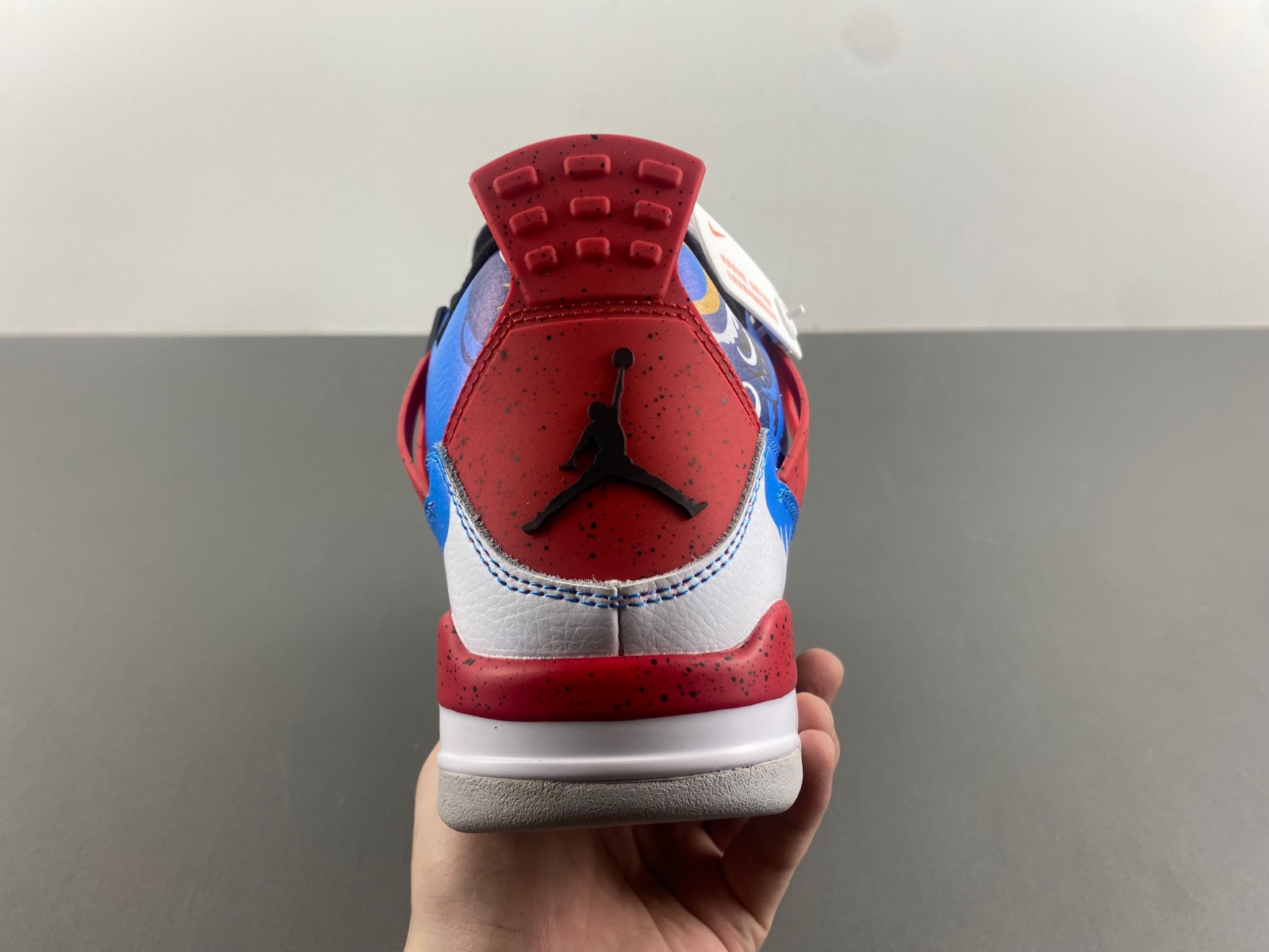 AIR JORDAN 4