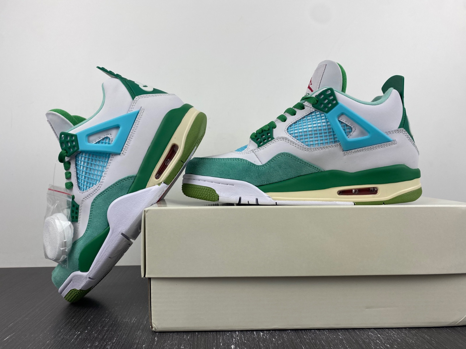 Air Jordan 4 PE SB