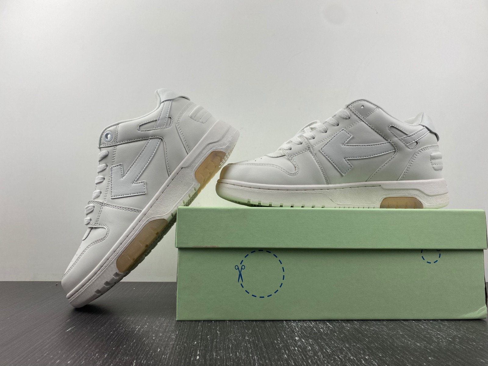 OF™ C/O VIRGIL ABLOH OUT OF OFFICE LOW-TOP LEATHER SNEAKERS ‘OOO“