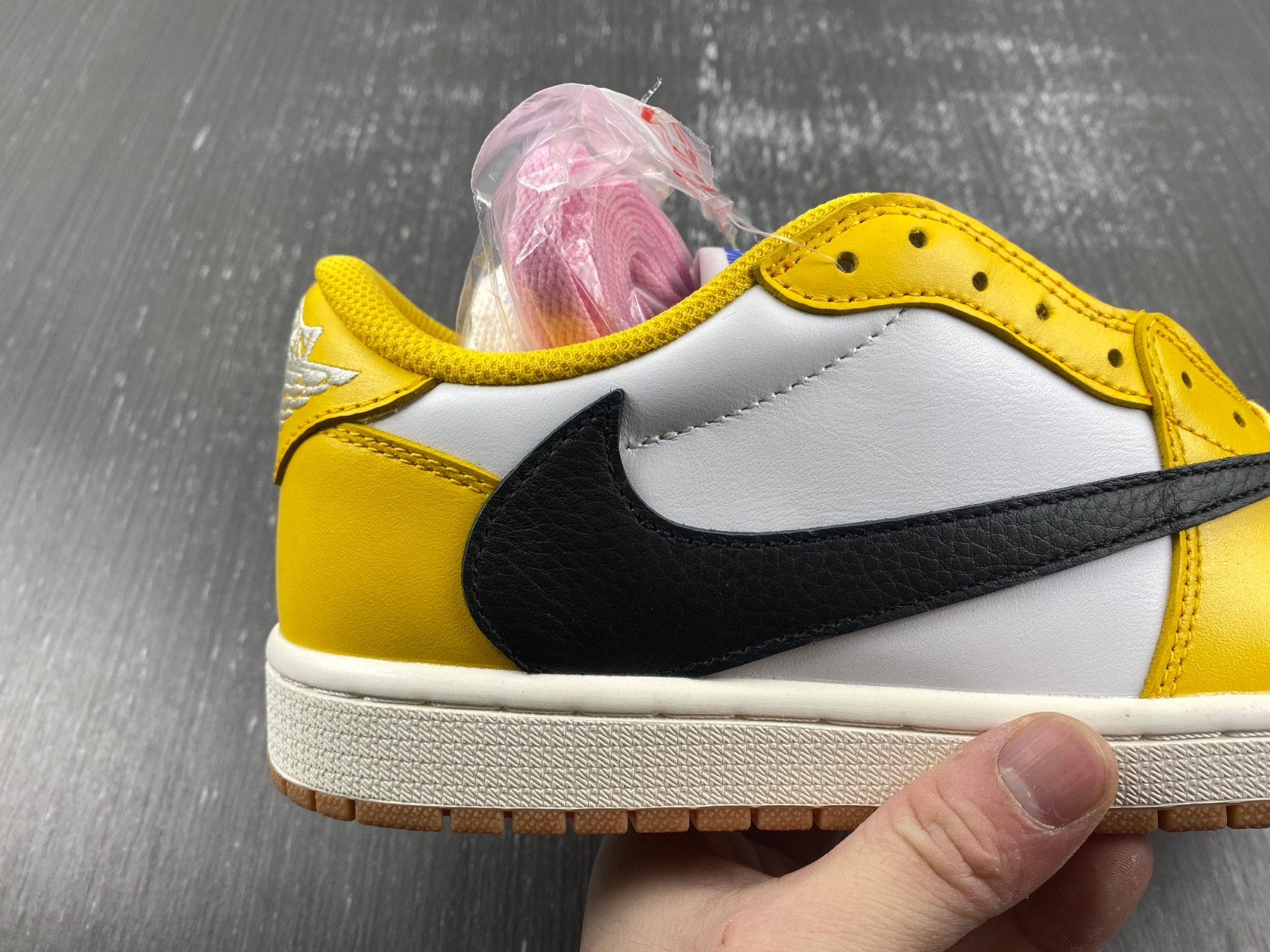 TRAVIS SCOTT X AIR JORDAN 1 LOW OG