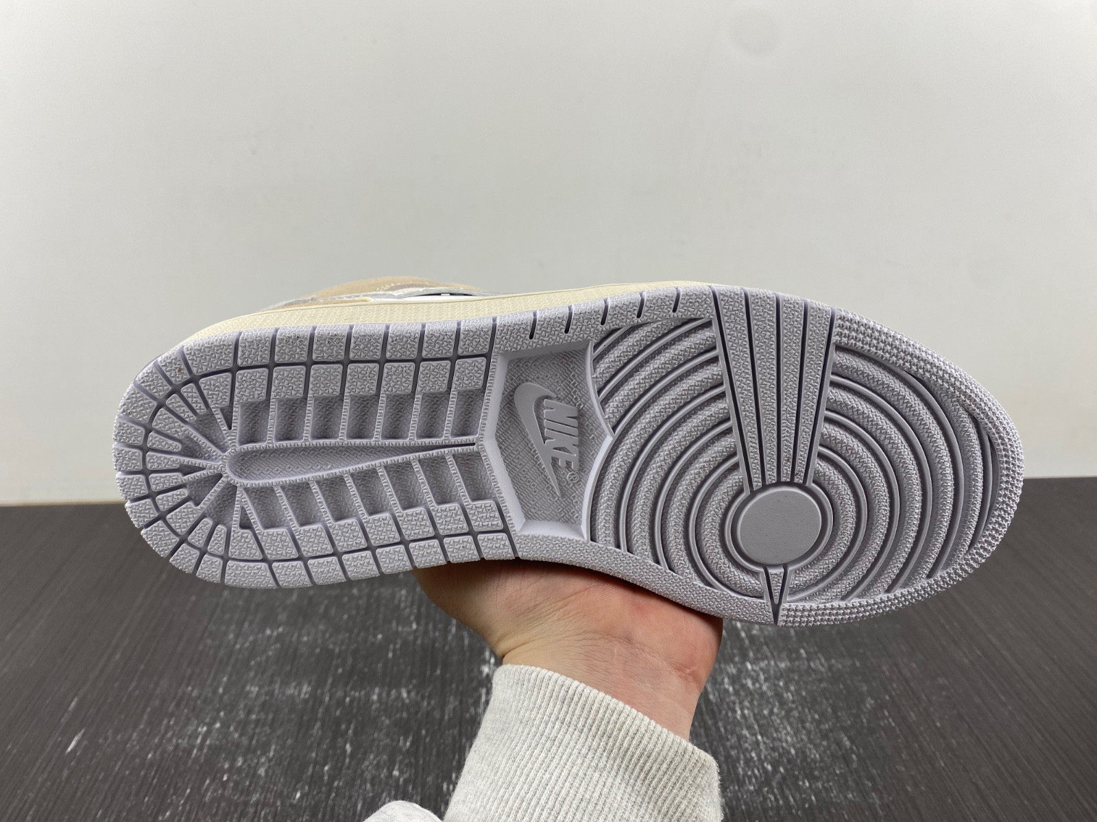 Air Jordan 1 Mid SE Craft 