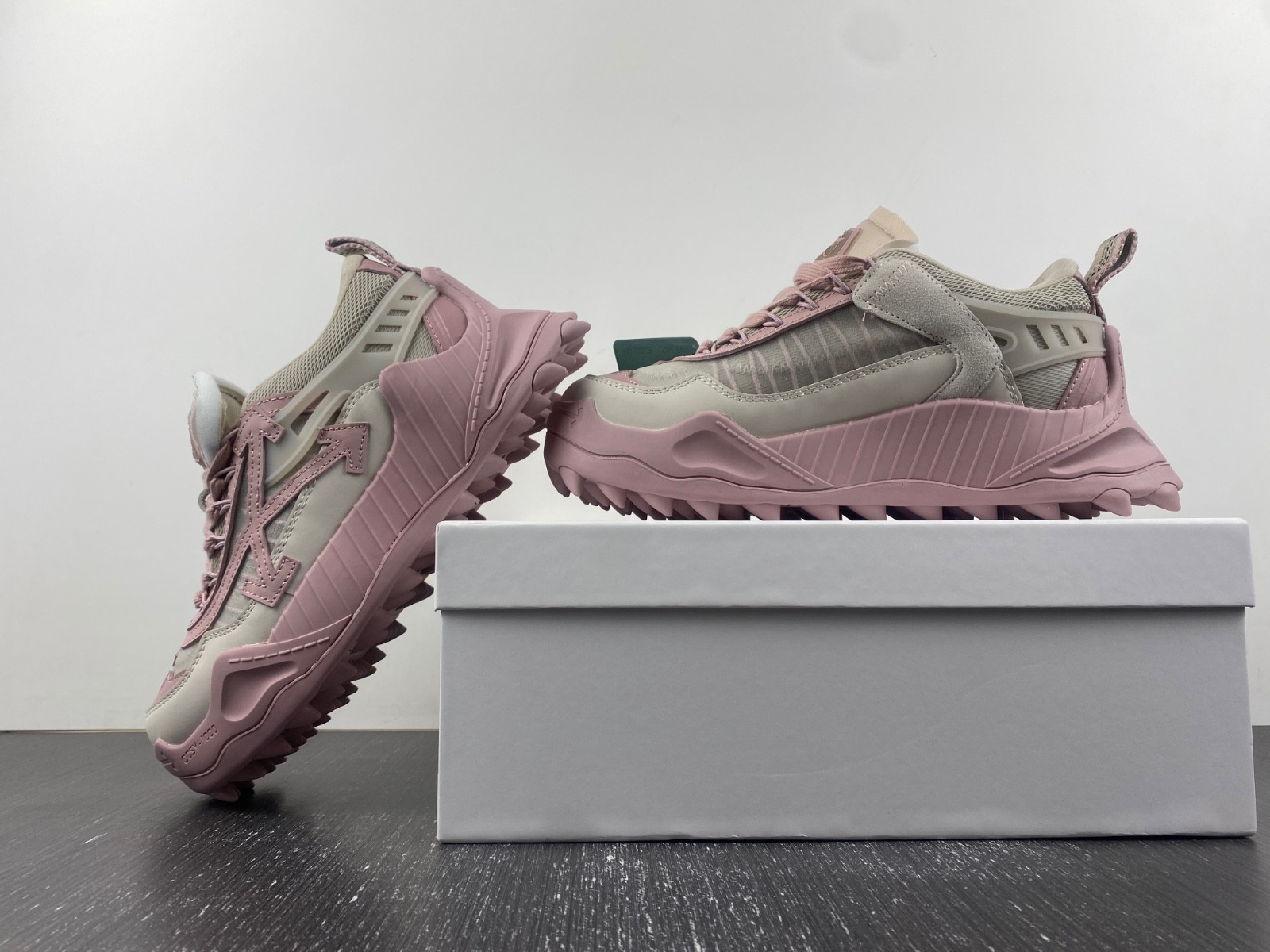 OF C/O ODSY-1000 SNEAKER