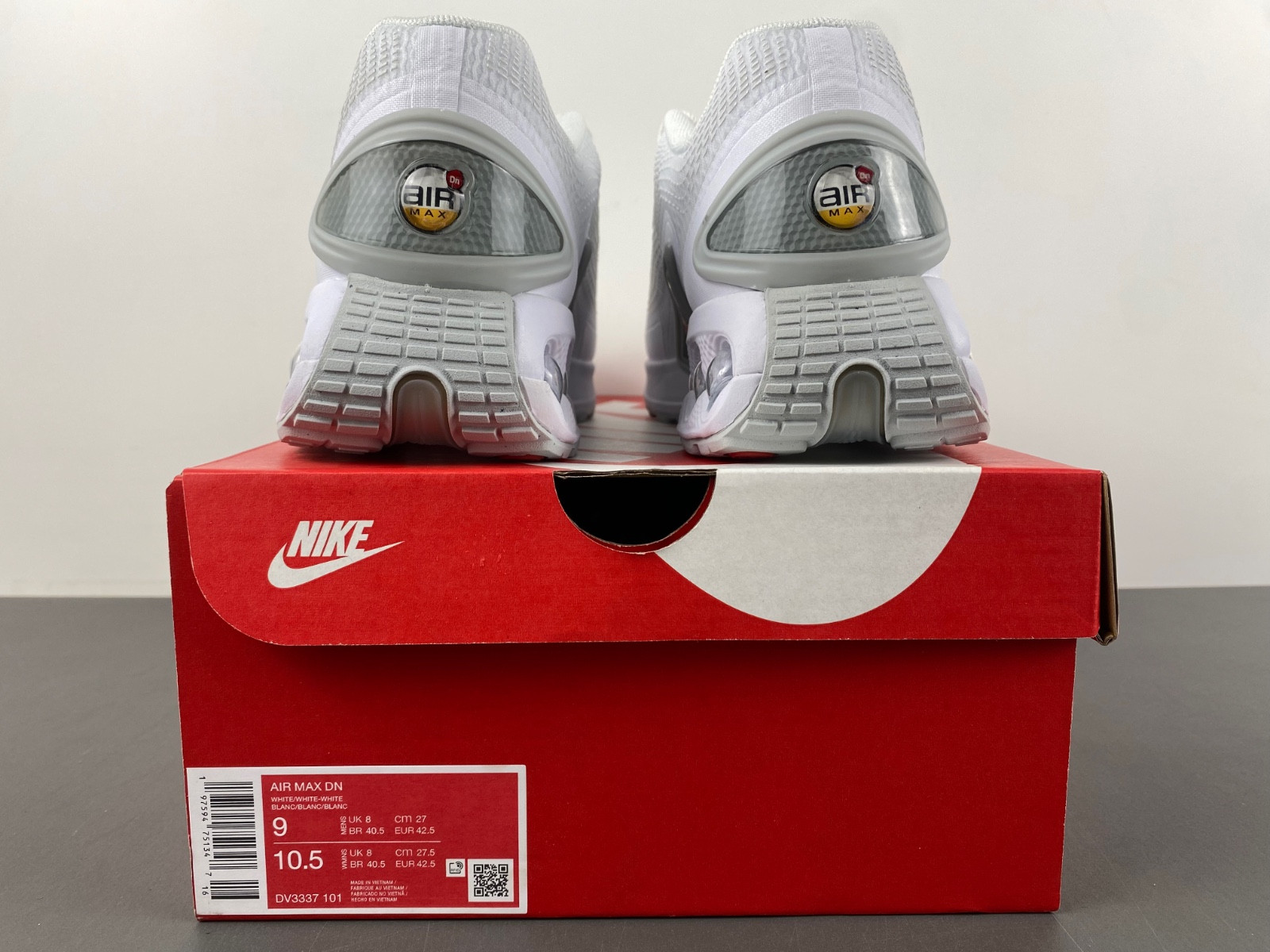 Nike Air Max Dn "White/Metallic Silver" DV3337-101