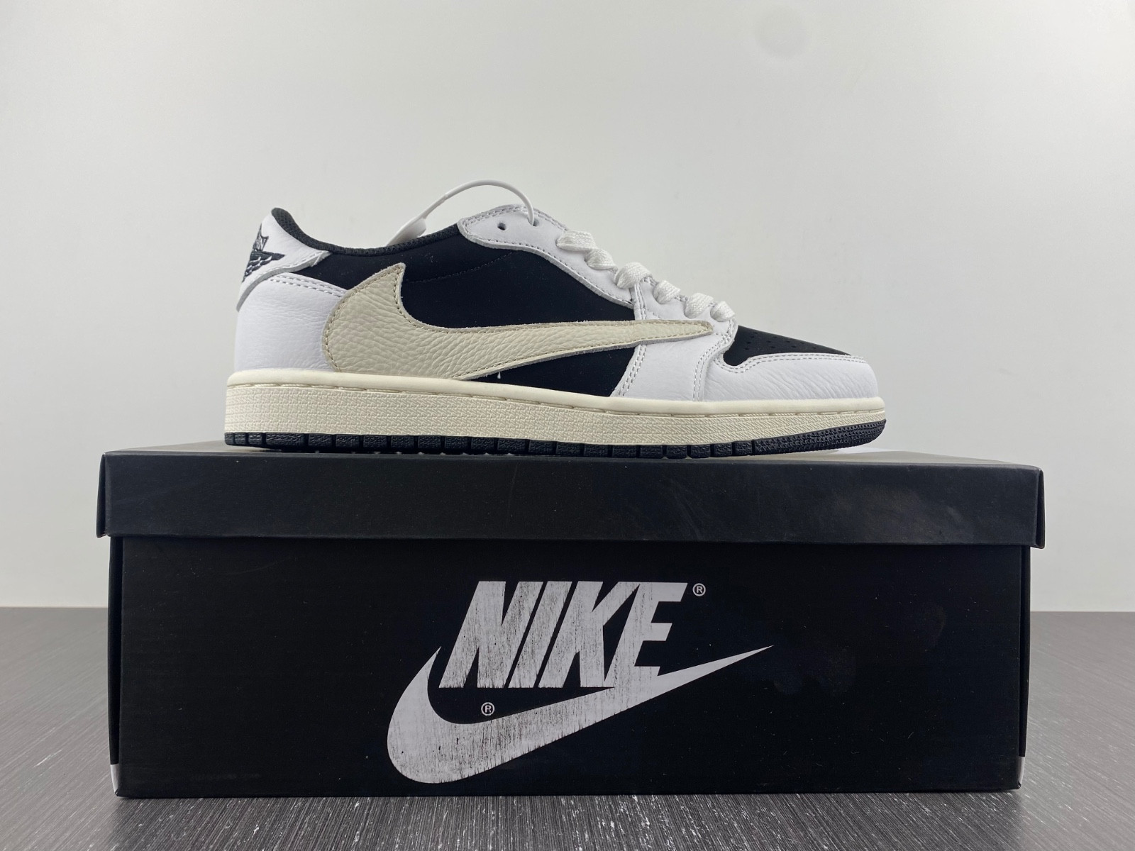 Travis Scott x Air Jordan 1 Low OG