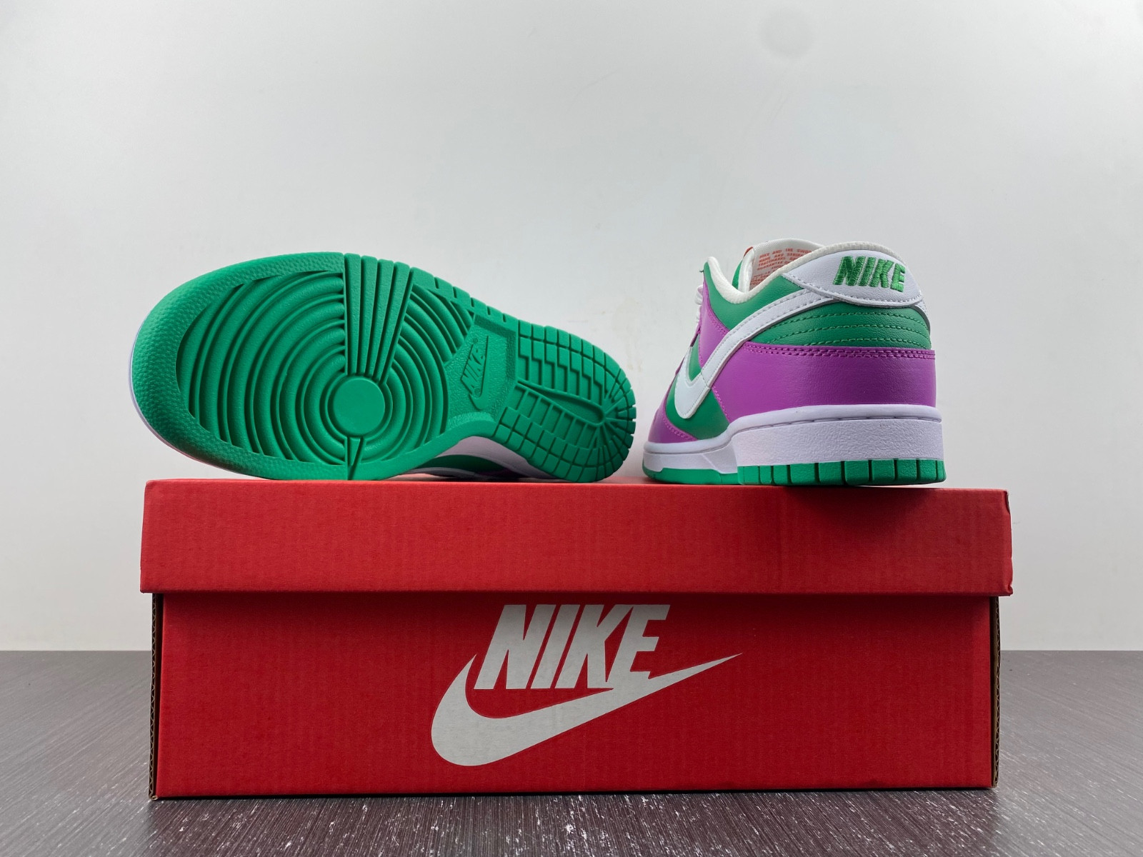 Nike WMNS DUNK LOW