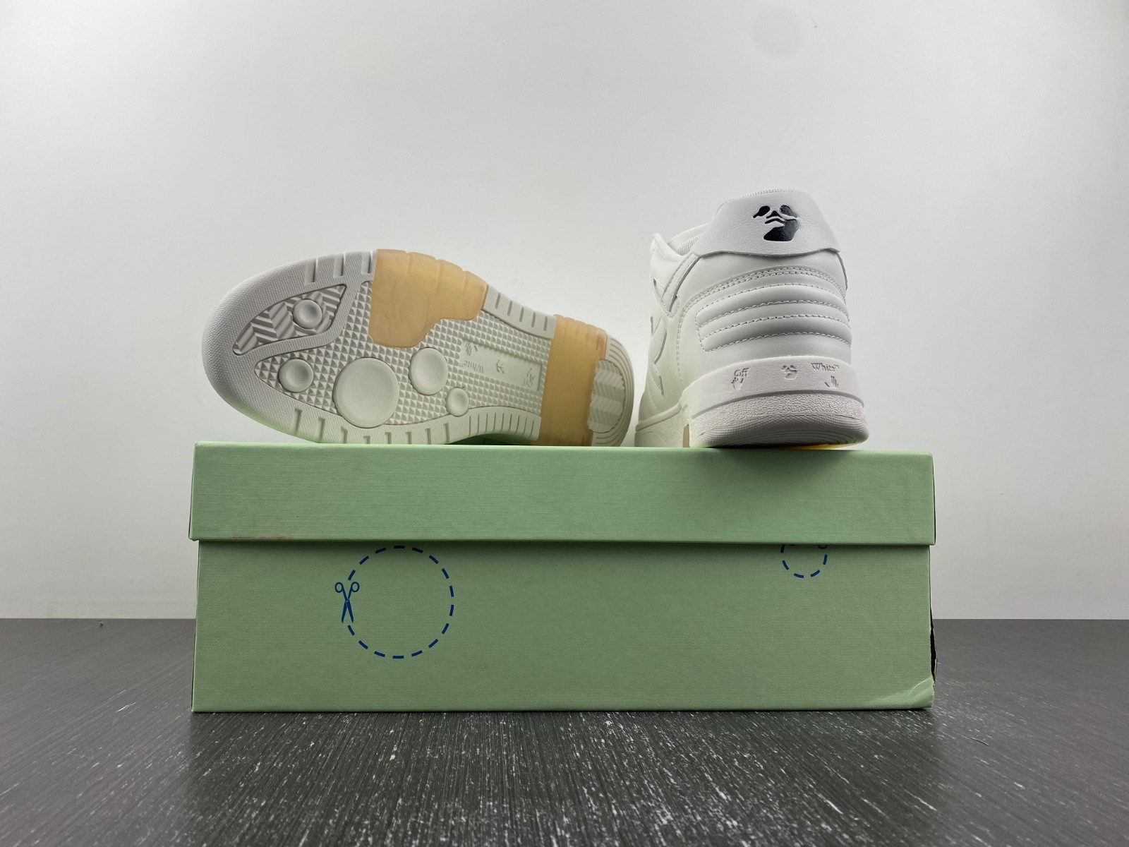 OF™ C/O VIRGIL ABLOH OUT OF OFFICE LOW-TOP LEATHER SNEAKERS ‘OOO“