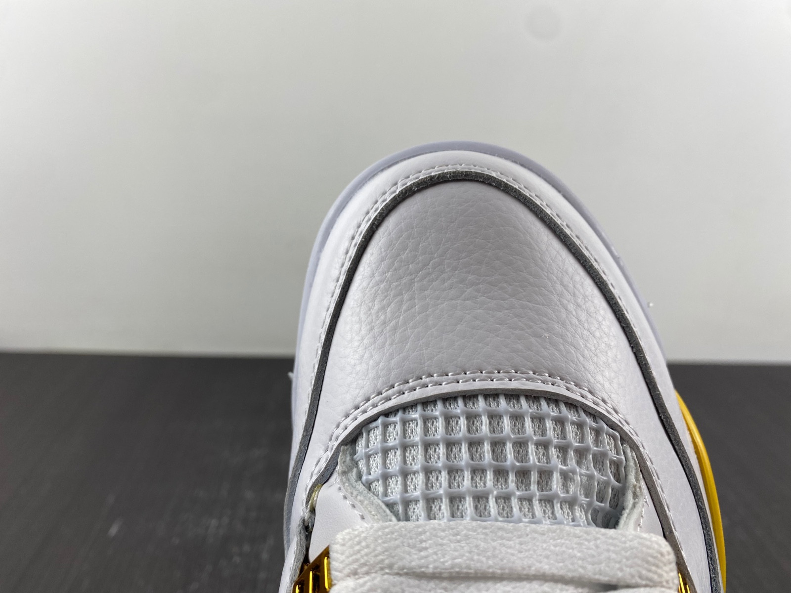 Air Jordan 4 Womens "Vivid Sulfur" AQ9129-101