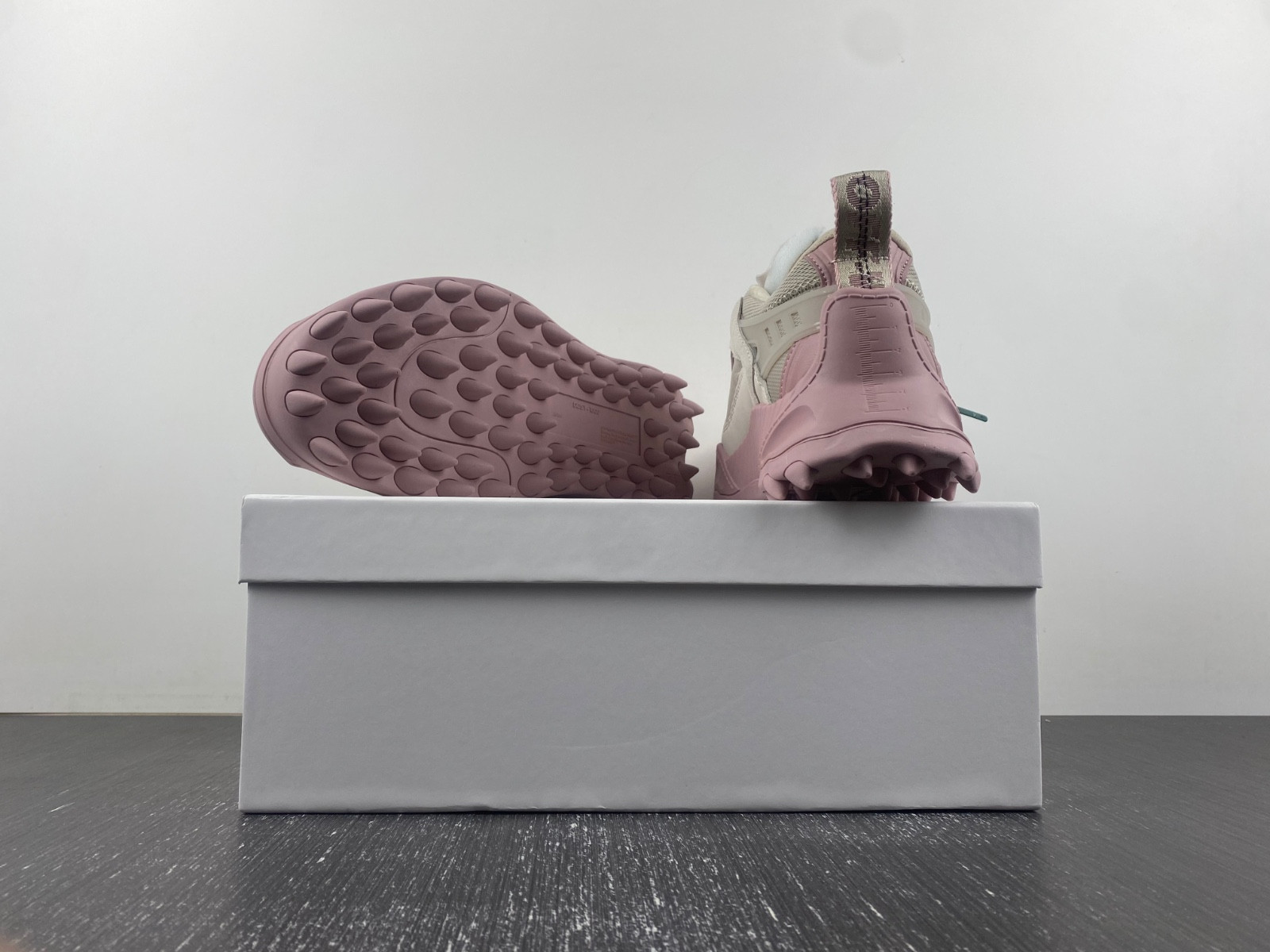 OF C/O ODSY-1000 SNEAKER