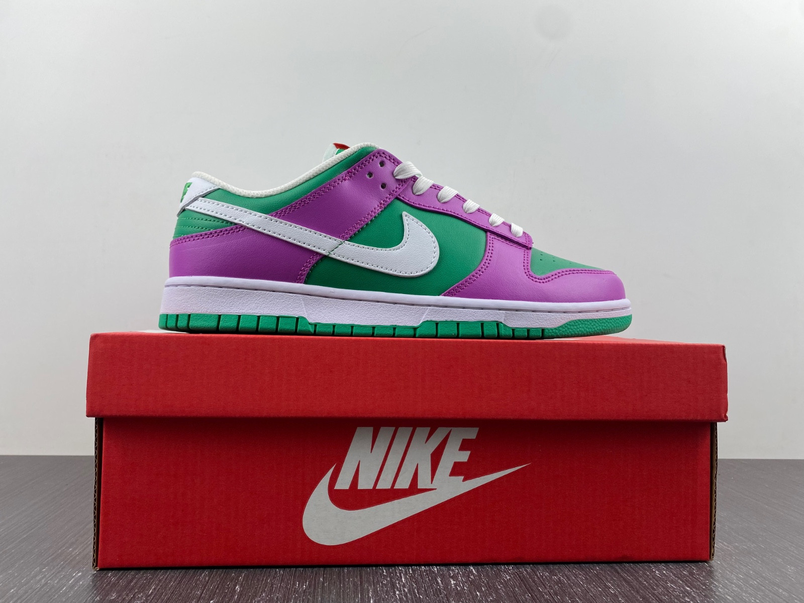 Nike WMNS DUNK LOW