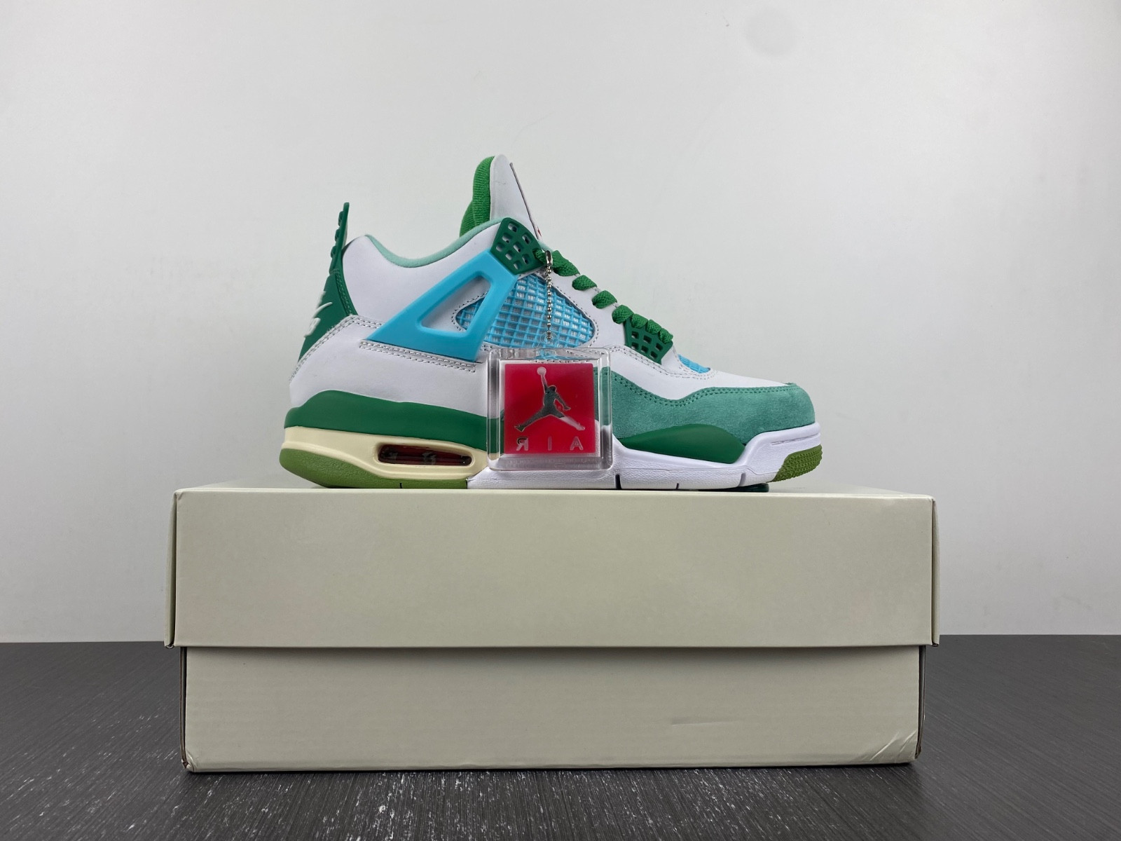 Air Jordan 4 PE SB