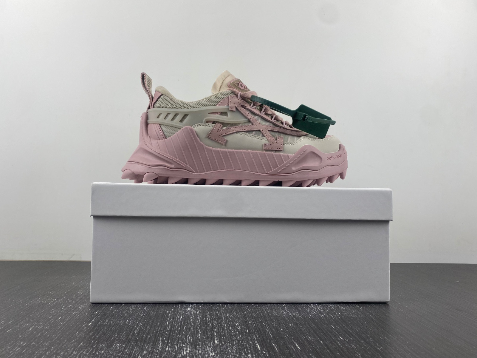 OF C/O ODSY-1000 SNEAKER