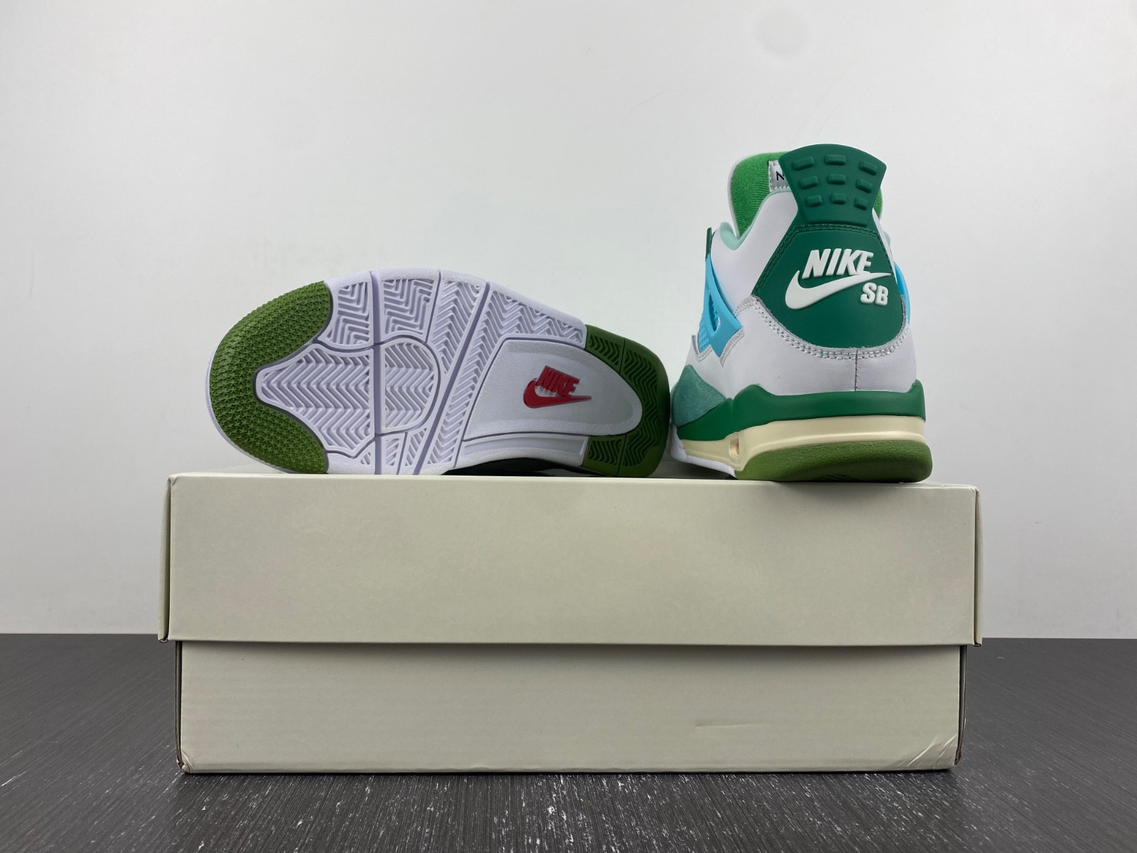 Air Jordan 4 PE SB