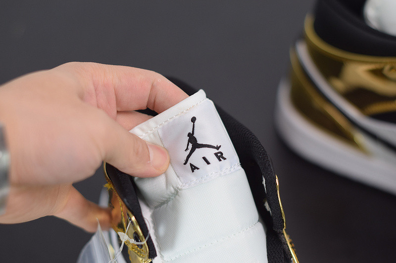 AIR JORDAN 1 MID 554727-156