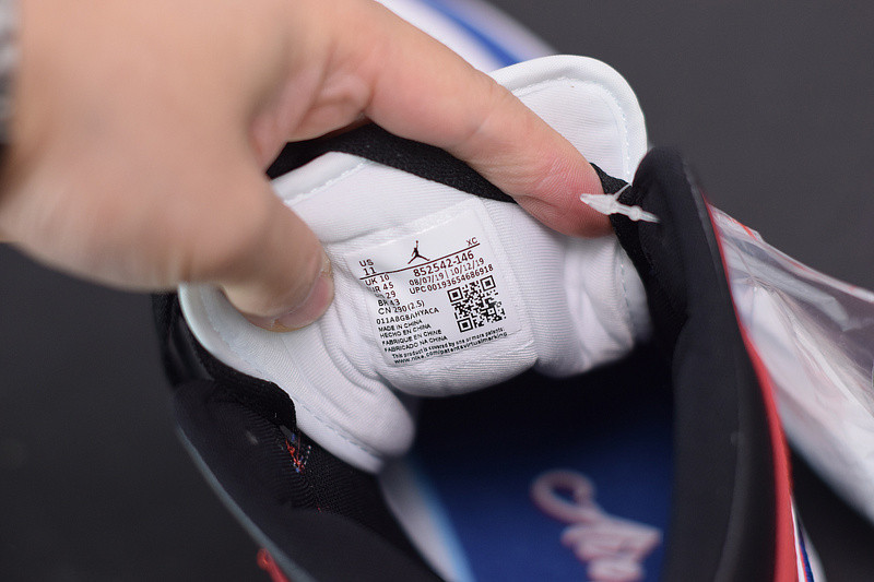 AIR JORDAN 1 MID MULTI-COLOR SWH 852542-146