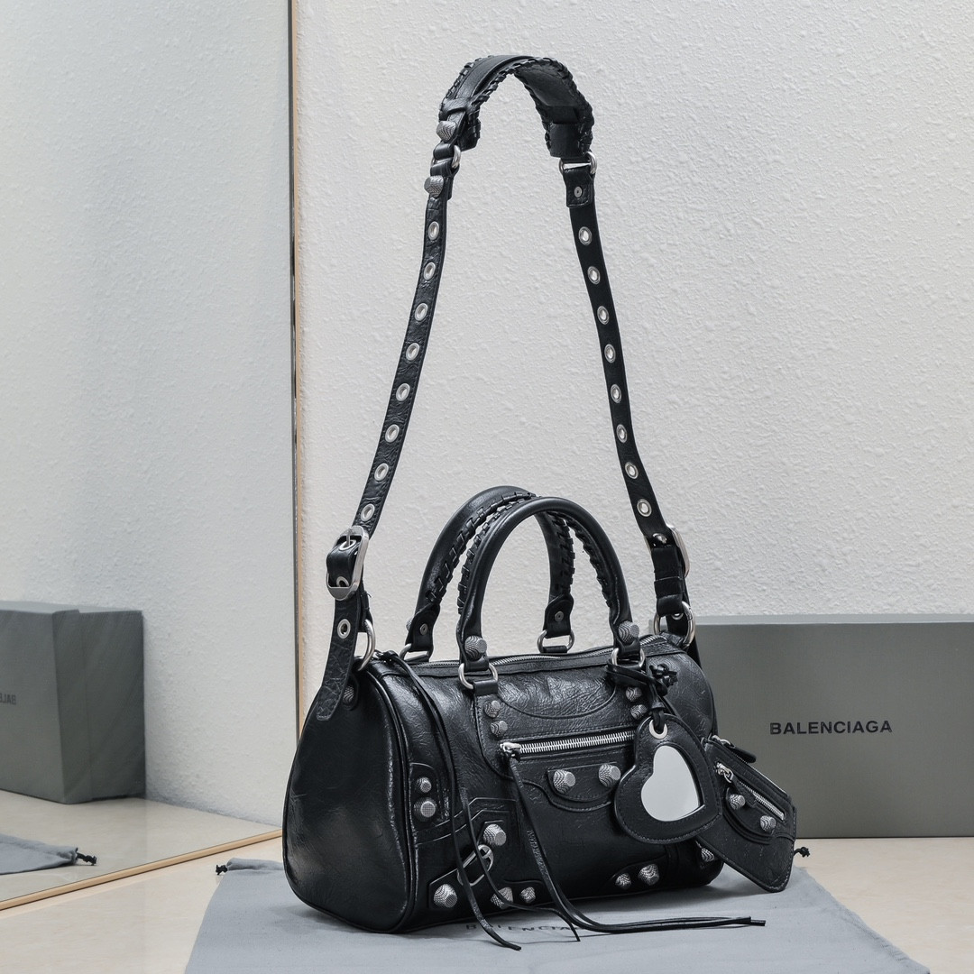 Ba*len*cia*ga purse
