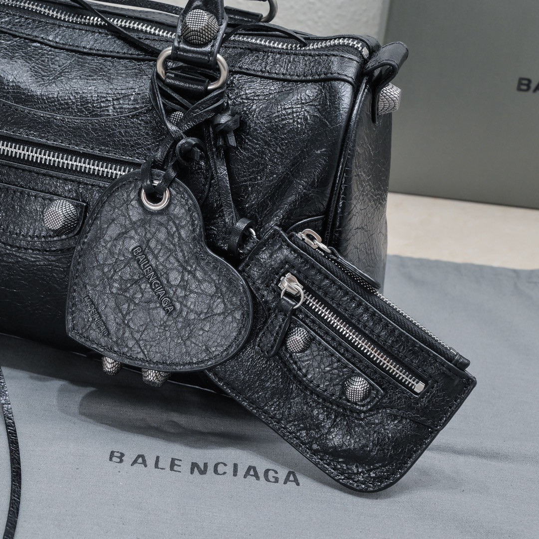 Ba*len*cia*ga purse