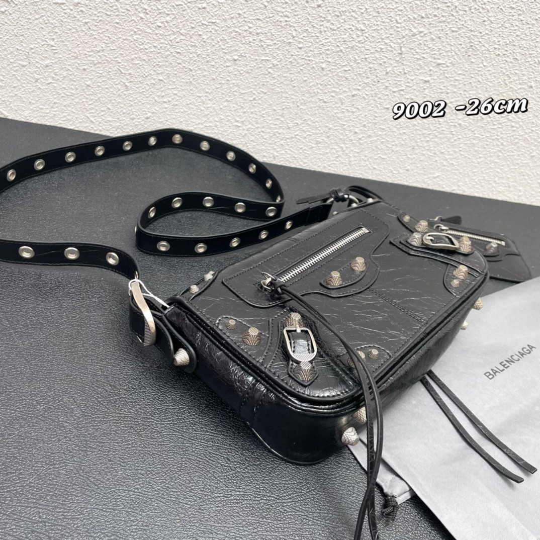Ba*len*cia*ga purse