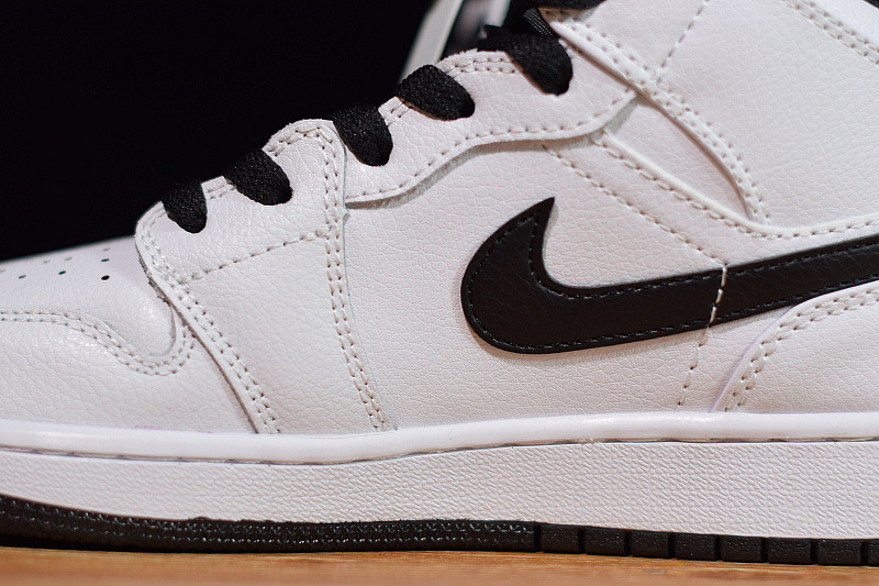 AIR JORDAN 1 MID WHITE BLACK FUCHSIA BLAST (GS) 555112-138