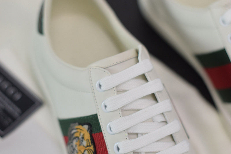 G*u*i ace embroidered low-top sneaker