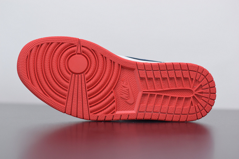 AIR JORDAN 1 MID SE 852542-104