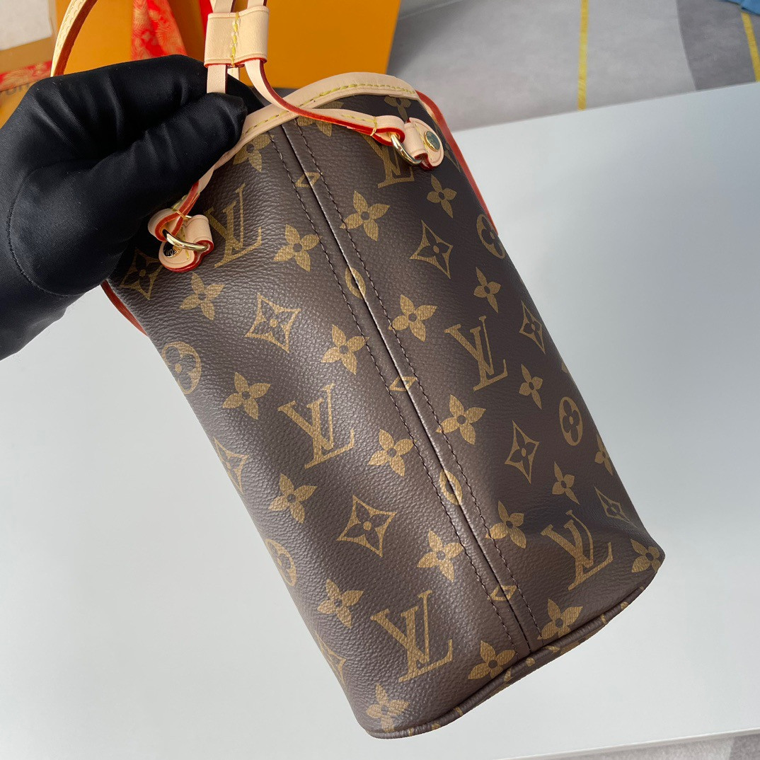 LVT PURSE PM