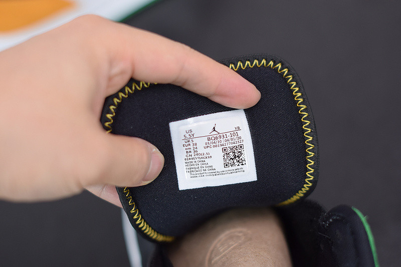 AIR JORDAN 1 MID SE WHITE LASER ORANGE LUCKY GREEN (GS) BQ6931-101