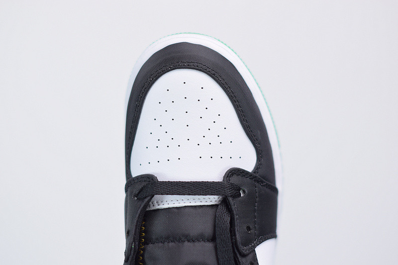 AIR JORDAN 1 MID SE WHITE LASER ORANGE LUCKY GREEN (GS) BQ6931-101