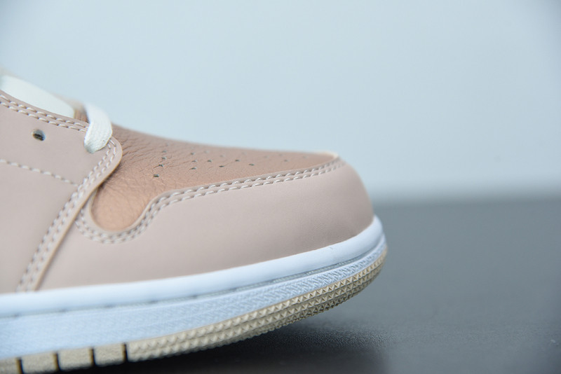 WMNS AIR JORDAN 1 MID SE