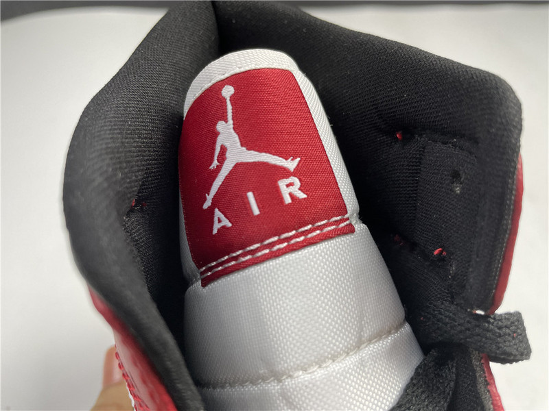 AIR JORDAN 1 MID CHICAGO (2020) 554724-173