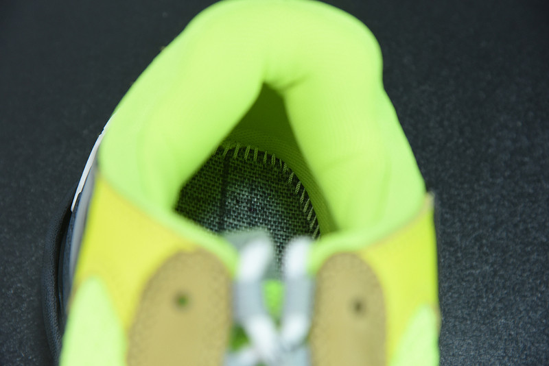 BC TRIPLE S TRAINER 536737 W09O3 1801