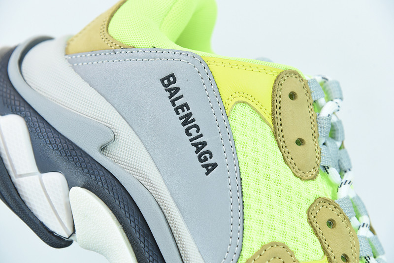 BC TRIPLE S TRAINER 536737 W09O3 1801