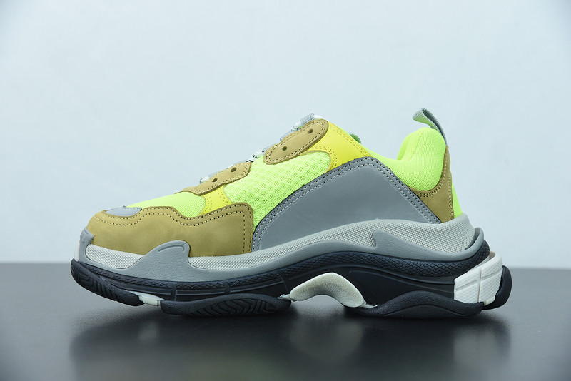 BC TRIPLE S TRAINER 536737 W09O3 1801
