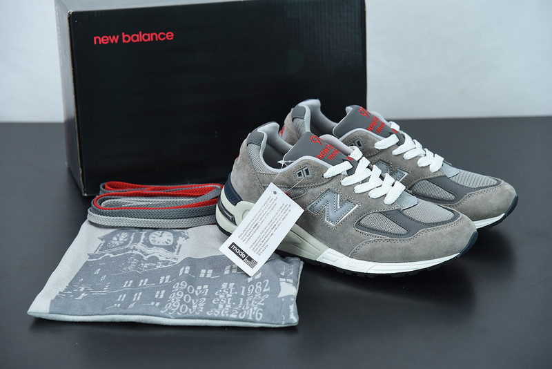 NEW BALANCE M990VS2
