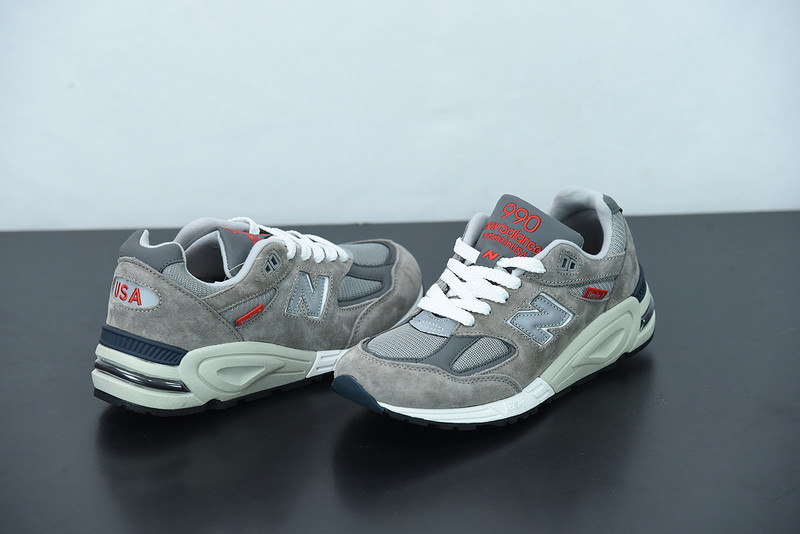 NEW BALANCE M990VS2