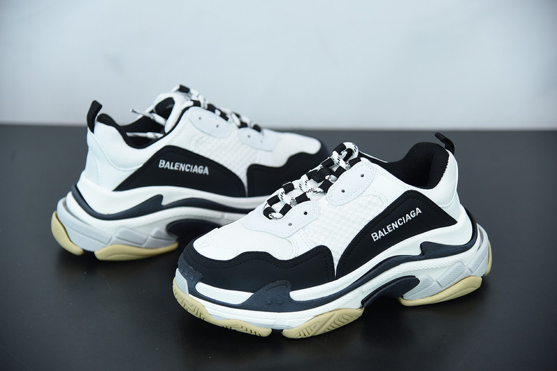 BC TRIPLE S TRAINER  536737 W09OM 9073