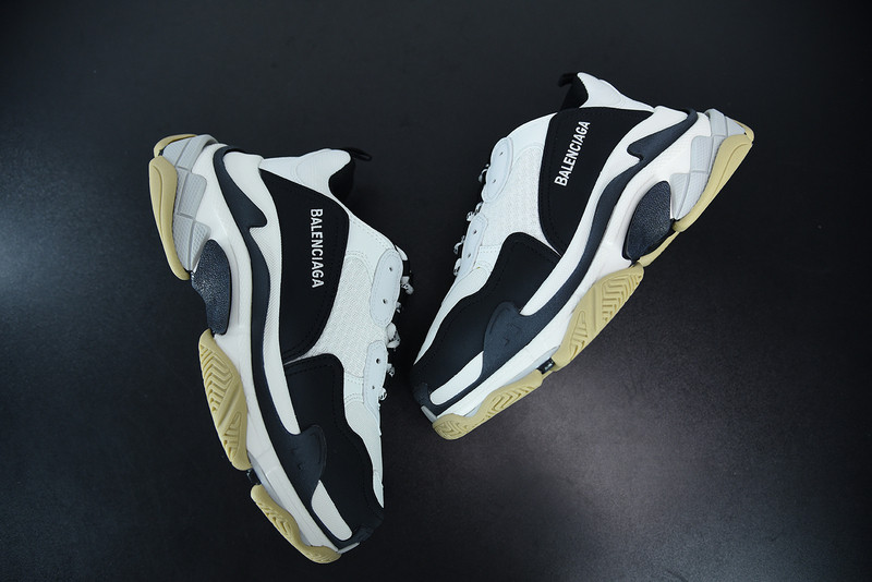 BC TRIPLE S TRAINER  536737 W09OM 9073