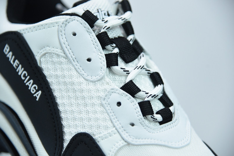 BC TRIPLE S TRAINER  536737 W09OM 9073